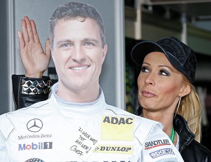Cora Schumacher und ein Papp-Ralf Schumacher.
