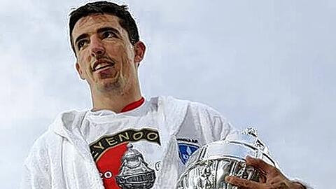 Pokale hat er schon viele gesammelt, der Roy Makaay. Jetzt will er dem Club im Abstiegskampf helfen.