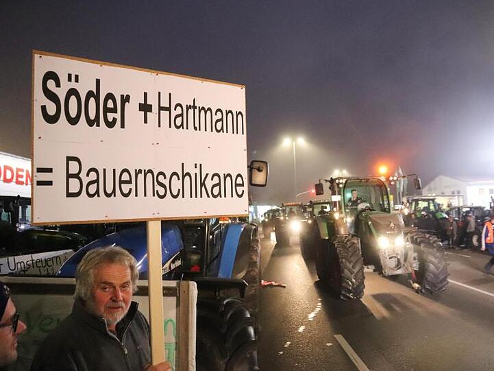 Bauern mit ihren Traktoren bei einer Demonstration. Foto: Benjamin Liss/dpa/Archivbild