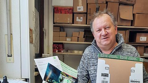 Wenzel Cerveny, der 2018 (erfolglos) für ein FDP-Landtagsmandat kandierte, hat die Hanf-Pakete verschickt.