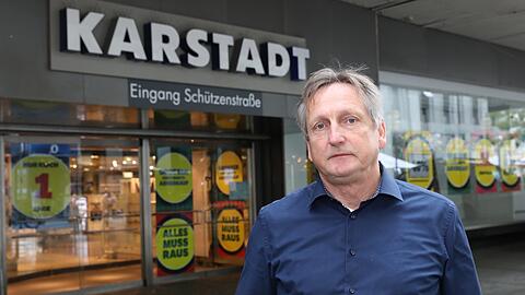 Betriebsrat Eduard Wölbitsch hofft noch auf eine Rettung der Karstadt-Filiale am Hauptbahnhof München.