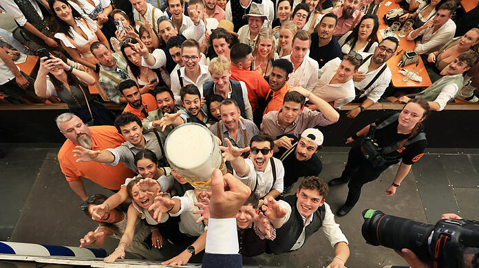 Im Paulaner Bierzelt ist das Radler ausgegangen. (Archivbild) Im Paulaner Bierzelt ist das Radler ausgegangen. (Archivbild)