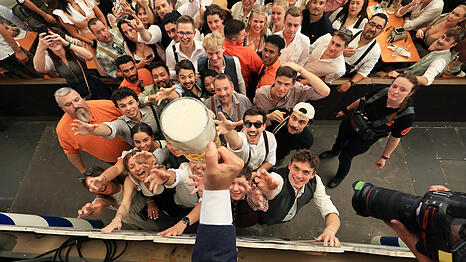 Ausgelassene Stimmung im Paulaner-Zelt auf der Wiesn: F&uuml;r Christian Scharpf ist "Skandal im Sperrbezirk" von der Spider Murphy Gang  "ein St&uuml;ck M&uuml;nchner Musikgeschichte". (Archivbild)