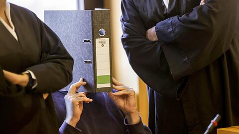 Die Staatsanwaltschaft Aachen ermittelt mittlerweile in mehr als 120 weiteren Verdachtsf&auml;llen. (Archivbild)