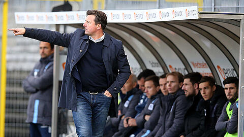 Löwen-Trainer Kosta Runjaic erlebte in Sandhausen einen unruhigen Nachmittag.