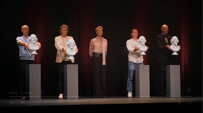 Wer kann am besten schauspielern - also sich verstellen? Beim Theaterspiel geht's genau darum, von links: Peyman Amin, Urs Meier, Gabriel Kelly und Ralph Morgenstern geben ihr Bestes. Wer kann am besten schauspielern - also sich verstellen? Beim Theaterspiel geht's genau darum, von links: Peyman Amin, Urs Meier, Gabriel Kelly und Ralph Morgenstern geben ihr Bestes.