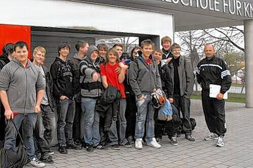 Pauker Tom und seine Schüler. Ex-Club-Profi Brunner versichert: &bdquo;Die Arbeit mit den Jungs macht mir riesigen Spaß.