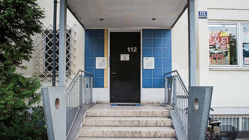 Das Mehrfamilienhaus in der Regensburger Landshuter Straße. Hier kam es zum Gewaltdelikt an der 33-jährigen Prostituierten.