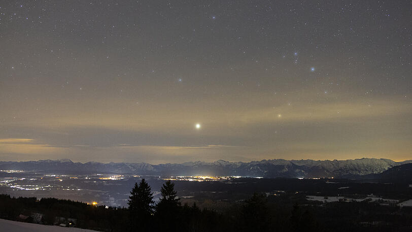 Und auch Richtung Alpen ist vom Peißenberg aus viel unnatürliches Licht zu sehen.