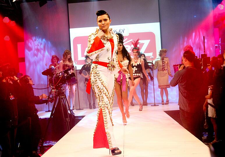 Sophia Thomalla 2010 als Elvis.