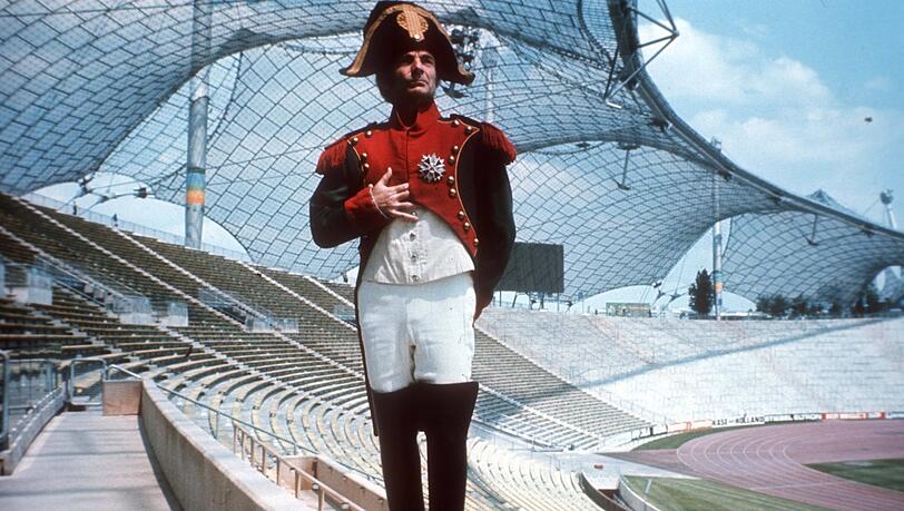 Trainerrochade zwischen Eintracht Frankfurt und dem FC Bayern – ohne Erfolg. Der herrische Gyula Lorant folgt im November 1977 bei den Münchnern auf Dettmar "Napoleon" Cramer. Trainerrochade zwischen Eintracht Frankfurt und dem FC Bayern – ohne Erfolg. Der herrische Gyula Lorant folgt im November 1977 bei den Münchnern auf Dettmar "Napoleon" Cramer.