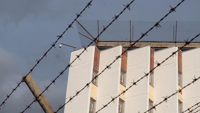 Für den Angriff auf einen Reporter muss ein 24-Jähriger zehn Monate ins Gefängnis.