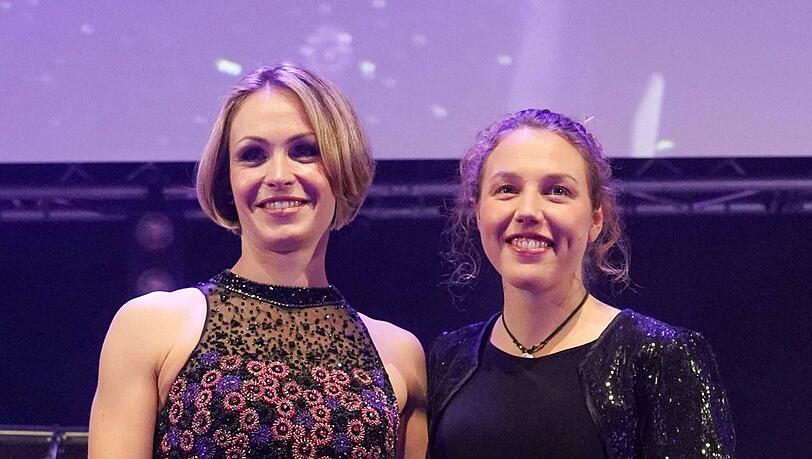 Magdalena Neuner (l.) und Laura Dahlmeier beim Deutscher SportpresseBall 2019 in Frankfurt.