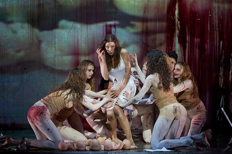 Mit Verdis &bdquo;Macbeth&ldquo; gab Georg Schmiedleitner sein Nürnberg-Debüt als Opernregisseur, in der kommenden Saison inszeniert er &bdquo;Elektra&ldquo; von Johann Strauss.