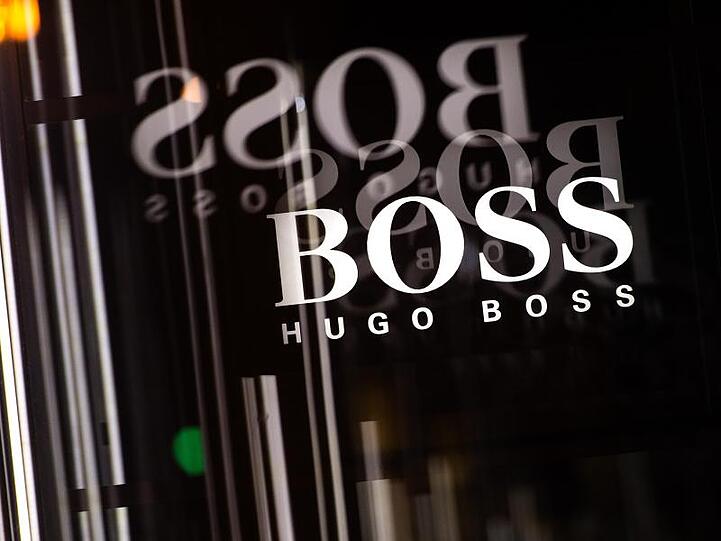 Auch Hugo Boss macht durch die Corona-Krise satte Verluste.