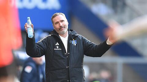 HSV-Trainer Tim Walter musste mit seinem Team eine Niederlage gegen den Karlsruher SC hinnehmen.