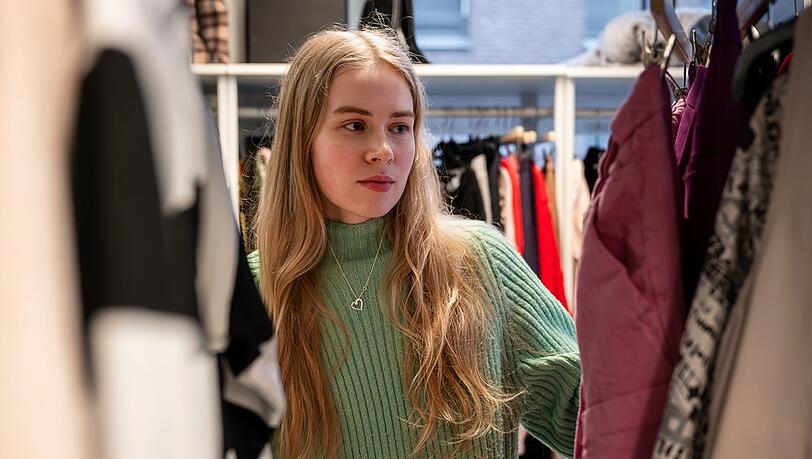 Beim Secondhand- und Vintage-Shopping hoffen Modebegeisterte auf coole Funde.