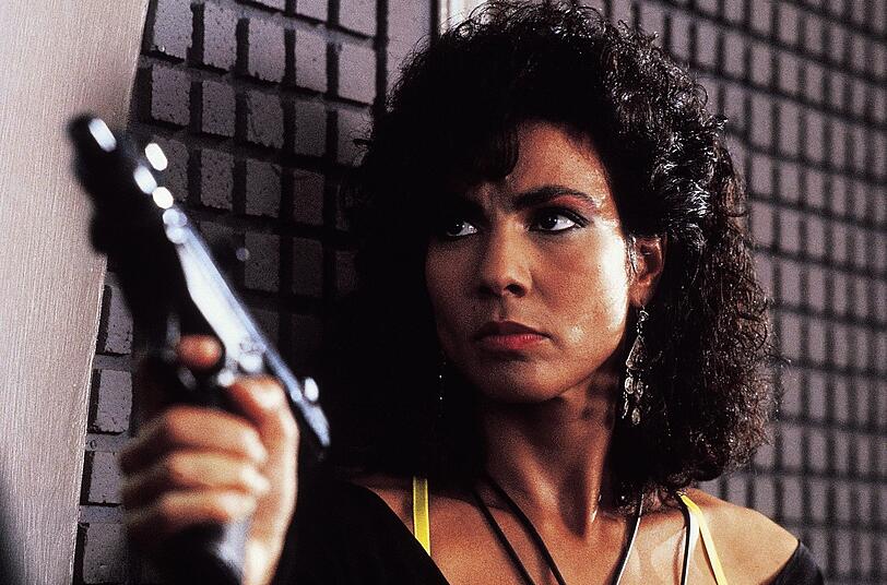 Melina (Rachel Ticotin) k&auml;mpft an der Seite von Doug.