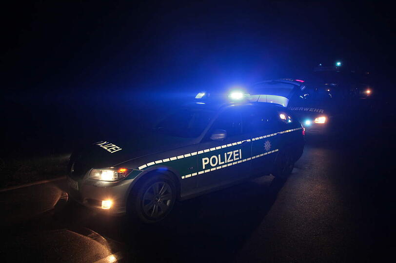 Nach dem tragischen Unfall verstirbt der 27- jährige Fußgänger noch am Unfallsort