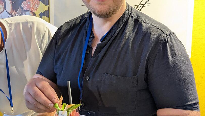 Maximilian Henkel mit dem "Pink Spritz". Maximilian Henkel mit dem "Pink Spritz".