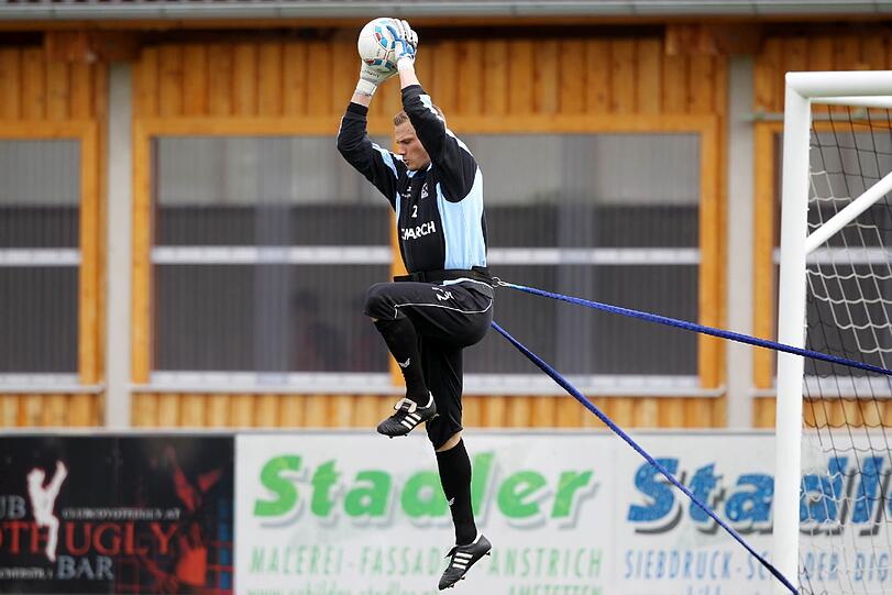 Die Löwen legen sich in Maria Taferl ordentlich ins Zeug: Bankdrücken, Übungen am Gummiseil, Lauftraining - die Bilder aus dem Trainingslager.