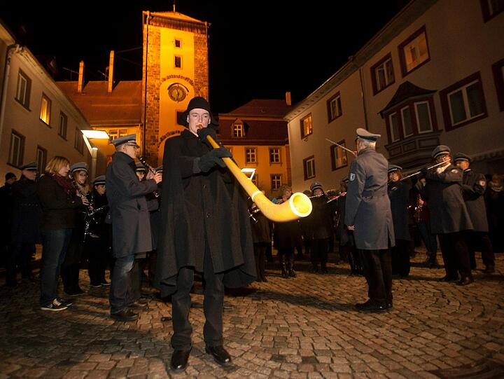 In Villingen treffen sich traditionell die Hornbläser an Heilig Abend.
