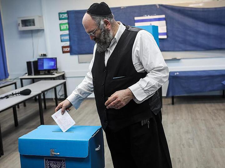 Rund 6,4 Millionen Wahlberechtigte sind aufgerufen, die 120 Mitglieder des israelischen Parlaments zu bestimmen.