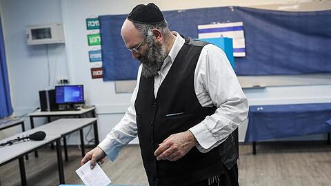 Rund 6,4 Millionen Wahlberechtigte sind aufgerufen, die 120 Mitglieder des israelischen Parlaments zu bestimmen.