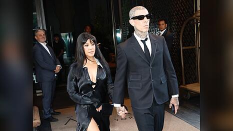 Kourtney Kardashian und Travis Barker auf dem Weg zu seiner Filmpremiere beim Tribeca Film Festival.