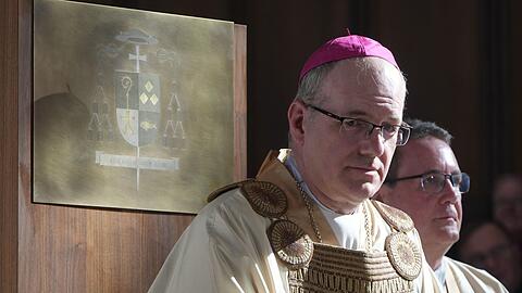 Als neuer Eichstätter Bischof sitzt Christian Würtz auf dem Bischofsstuhl. Als neuer Eichstätter Bischof sitzt Christian Würtz auf dem Bischofsstuhl.