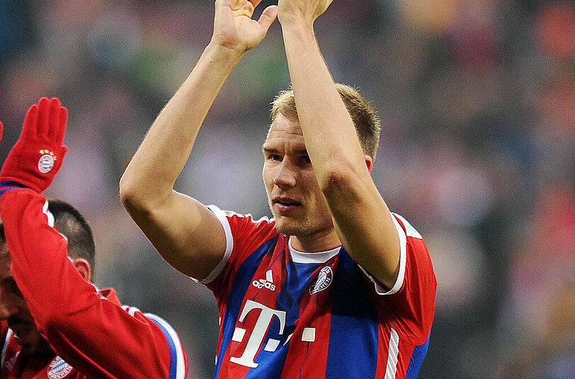 ...Aber der FC Bayern stand zu ihm, verlängerte mit ihm, als Badstuber die schwierige Phase durchmachte. Er ist auf dem Weg zurück, wieder fester Bestandteil der Bayern-Elf zu werden, noch aber sportlich nicht auf dem obersten Mia-san-Mia-Niveau.