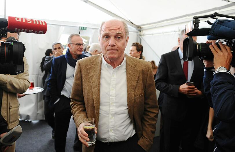 Gute Laune bei Uli Hoeneß: Die Bilder von der Grundsteinlegung für das Nachwuchsleistungszentrum am Freitag.