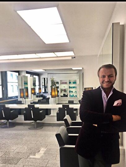 Peter Safarik in seinem neuen Laden in der Theatinerstraße