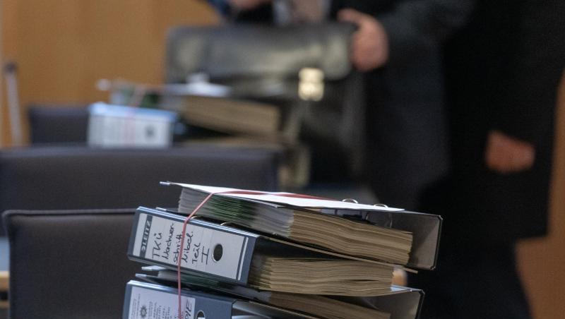 Akten liegen im Verhandlungssaal des Landgerichts. Foto: Armin Weigel/Archivbild Akten liegen im Verhandlungssaal des Landgerichts. Foto: Armin Weigel/Archivbild