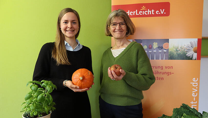 Nina Helleberg (links) und Agnes Streber haben viele Ratschläge, wie man Lebensmittel nutzt, die nicht mehr ganz frisch sind. Nina Helleberg (links) und Agnes Streber haben viele Ratschläge, wie man Lebensmittel nutzt, die nicht mehr ganz frisch sind.