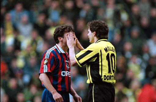 Andy Möller: Er war während seiner Laufbahn als "Schwalbenkönig", "Heulsuse" und Provokateur in der Liga bekannt - hier im Disput mit Lothar Matthäus.