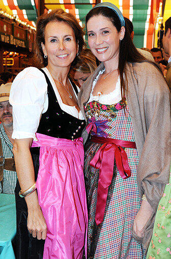 Nathalie Gräfin von Bismarck (r.) mit Gitta Gräfin Lambsdorff, einer der Gastgeberinnen.