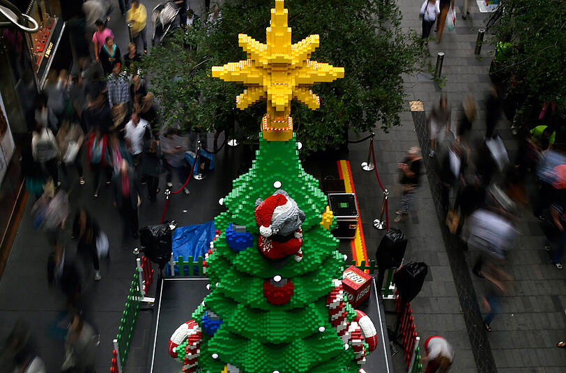 Ein Lego-Weihnachtsbaum in der Pitt Street Mall in Sydney, Australien, aufgenommen am 27.11. 2014. Dieser Baum besteht aus etwa einer halben Million Bauklötzen.