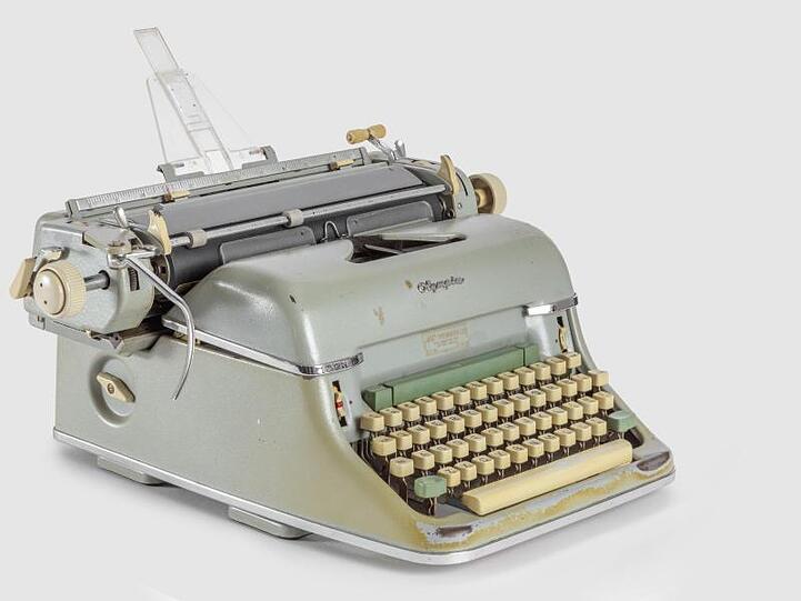 Die Schreibmaschine, auf der Joseph Stefano das Drehbuch zu Alfred Hitchcocks Schocker "Psycho" (1960) schrieb.