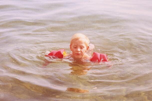Urlaub machen die Wildmosers in den 1960ern immer am Gardasee. Urlaub machen die Wildmosers in den 1960ern immer am Gardasee.