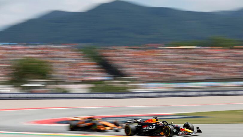 Max Verstappen (r) baute seine WM-Führung mit einem Sieg beim Großen Preis von Spanien aus.