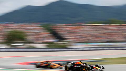 Max Verstappen (r) baute seine WM-Führung mit einem Sieg beim Großen Preis von Spanien aus.