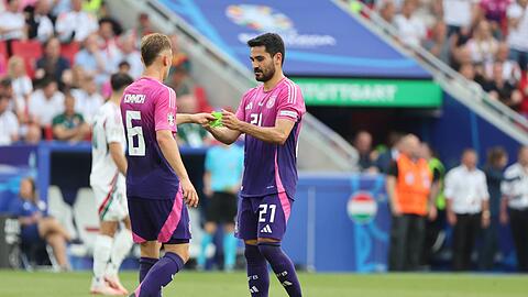 Könnte die Kapitänsbinde von Ilkay Gündogan übernehmen: Bayern-Kicker Joshua Kimmich (links).