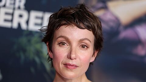 Julia Koschitz ist seit 1998 im Film- und Fernsehgesch&auml;ft t&auml;tig. Vielen d&uuml;rfte die 51-J&auml;hrige als Dr. Maria Hassmann in der Arztserie "Doctor's Diary" bekannt sein. In ihrem neuen Film "Nix ist fix" (Montag, 10. August, 20.15 Uhr, ZDF) stellt sich die Schauspielerin als Juliane den gro&szlig;en Fragen des Lebens.