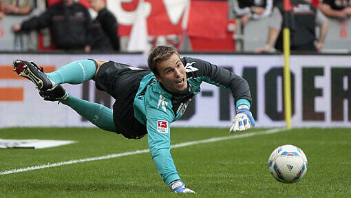 Jetzt fliegt Michael Rensing für den 1. FC Köln – in seiner vertragslosen Zeit hielt er sich in Garching fit. Jetzt fliegt Michael Rensing für den 1. FC Köln – in seiner vertragslosen Zeit hielt er sich in Garching fit.