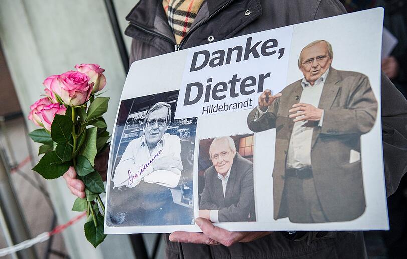 Letzte Ehre für eine Ikone: &bdquo;Danke Dieter Hildebrand&ldquo;.