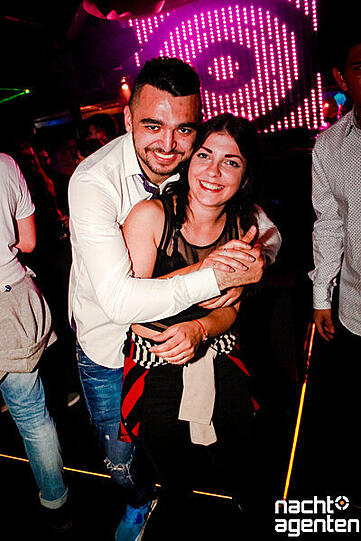 Beim "Tanz in den Mai" im Gecko Club war für jeden Musikgeschmack etwas dabei. Einige wagten sich auch mit Dirndl oder Lederhosen auf die Tanzfläche.
