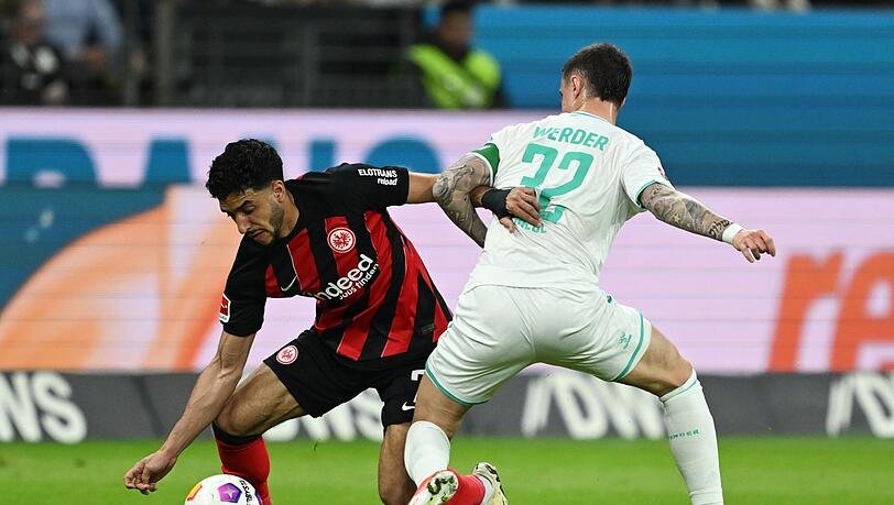 Eintracht Frankfurt und Werder Bremen trennten sich in einer kampfbetonten Partie unentschieden. Eintracht Frankfurt und Werder Bremen trennten sich in einer kampfbetonten Partie unentschieden.
