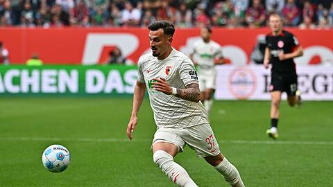 Über seine Augsburg-Rückkehr wird spekuliert: Stürmer Berisha. (Archivbild) Über seine Augsburg-Rückkehr wird spekuliert: Stürmer Berisha. (Archivbild)