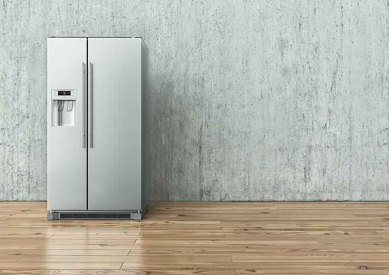 Wo die einzelnen Lebensmittel ihren geeigneten Platz im Kühlschrank haben, hängt auch vom Gerät selbst ab. Verfügt es über eine sogenannte dynamische Kühlung, herrscht im ganzen Schrank ungefähr gleichmäßige Temperatur, sodass die Position der Waren keine besondere Rolle spielt. Ob Milch oder Fleisch oben oder unten einsortiert werden, ist dann eher unerheblich. Wo die einzelnen Lebensmittel ihren geeigneten Platz im Kühlschrank haben, hängt auch vom Gerät selbst ab. Verfügt es über eine sogenannte dynamische Kühlung, herrscht im ganzen Schrank ungefähr gleichmäßige Temperatur, sodass die Position der Waren keine besondere Rolle spielt. Ob Milch oder Fleisch oben oder unten einsortiert werden, ist dann eher unerheblich.